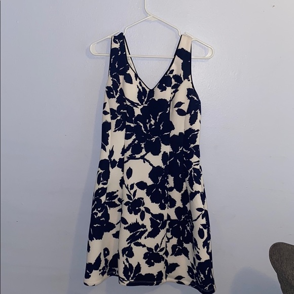 Song Dedication Dress - Picture 2 of 8